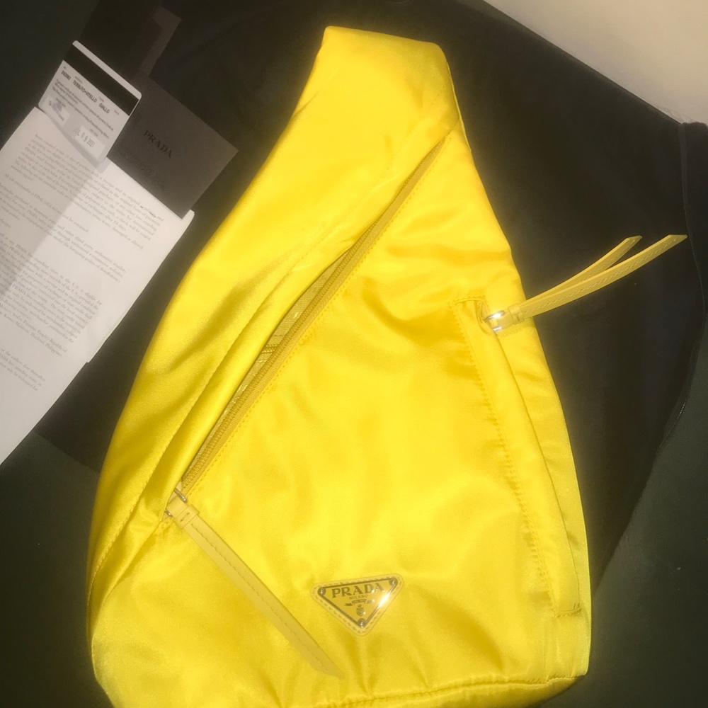 PRADA Re-Nylon logo-plaque backpack - Picture 2 of 4